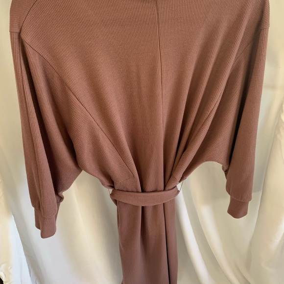 Dex Dolman tie waist dress. - Picture 2 of 4